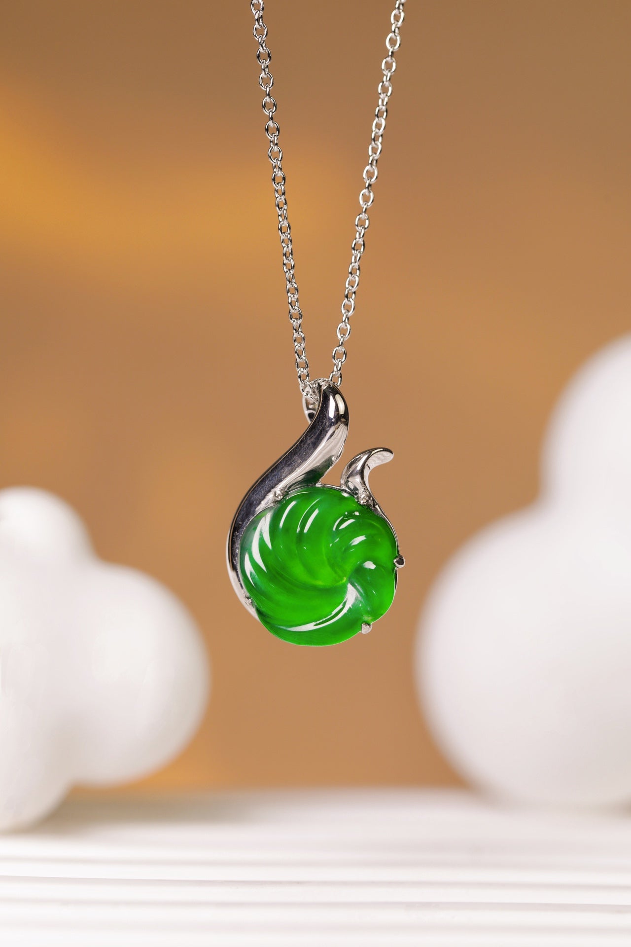 Spinning Teardrop Pendant Necklace