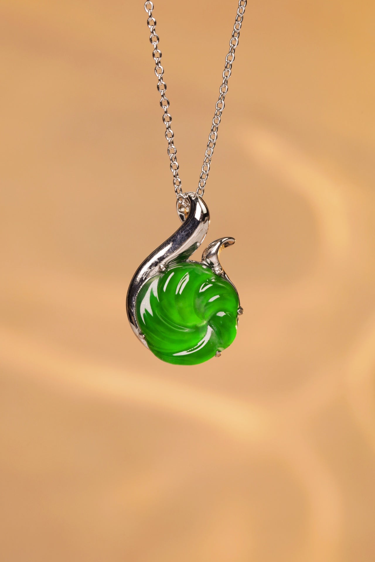 Spinning Teardrop Pendant Necklace