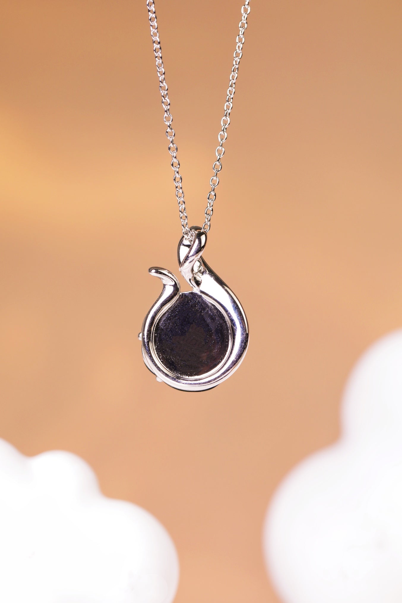 Spinning Teardrop Pendant Necklace