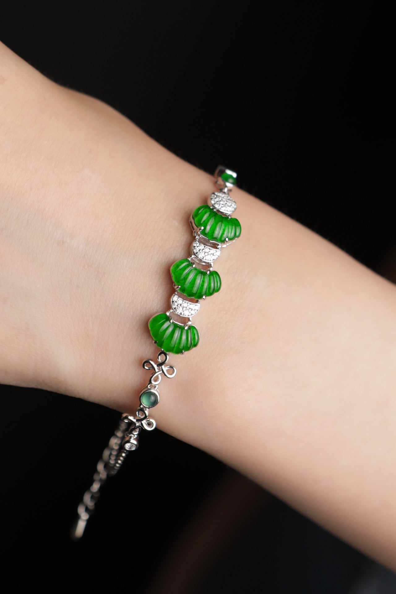 Fan-Shaped Jade Bracelet