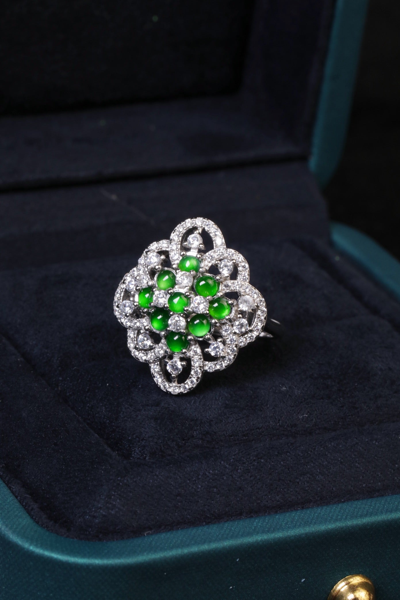 Diamond-Set Diamond-Shaped Flower Ring