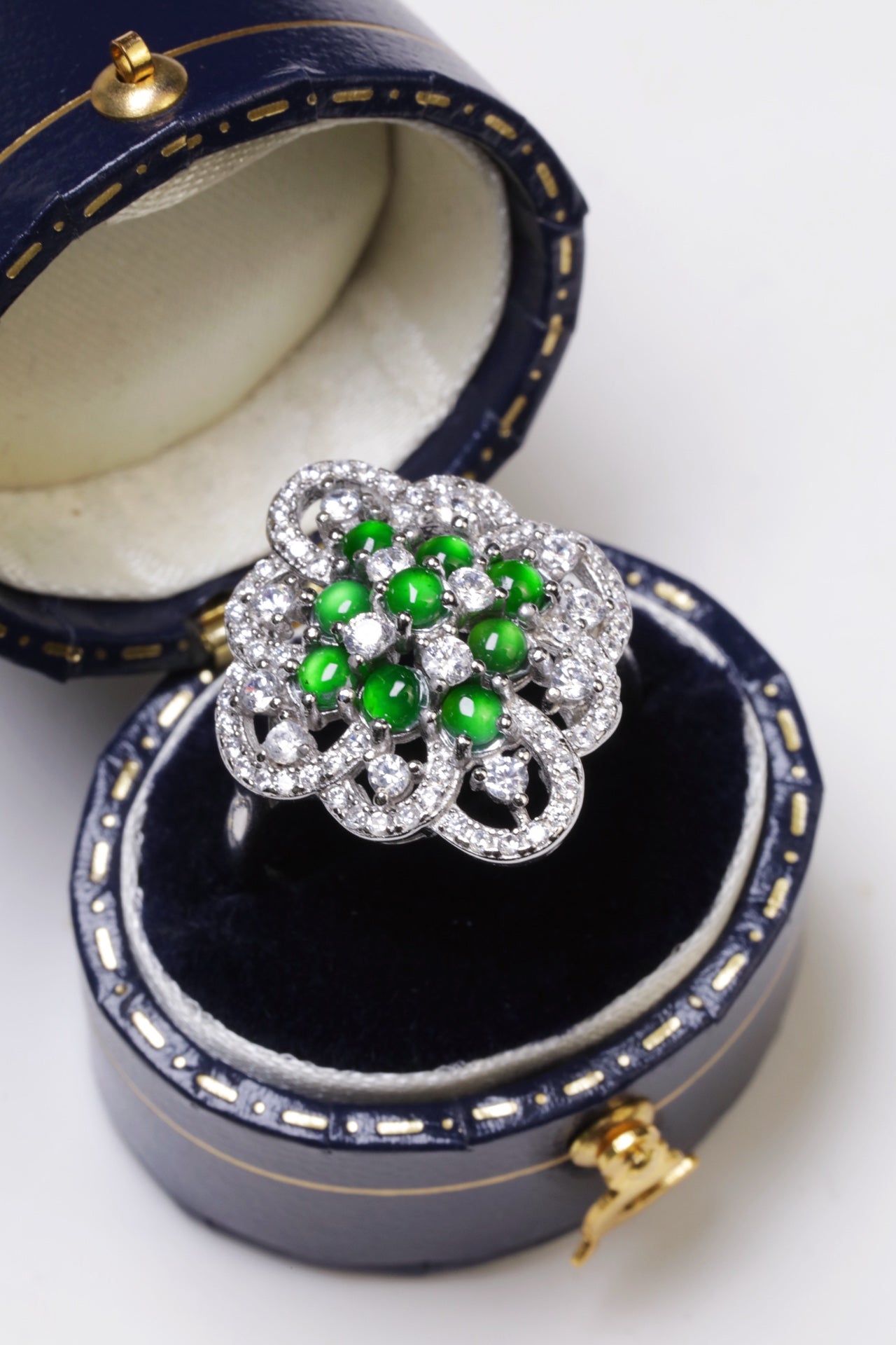 Diamond-Set Diamond-Shaped Flower Ring