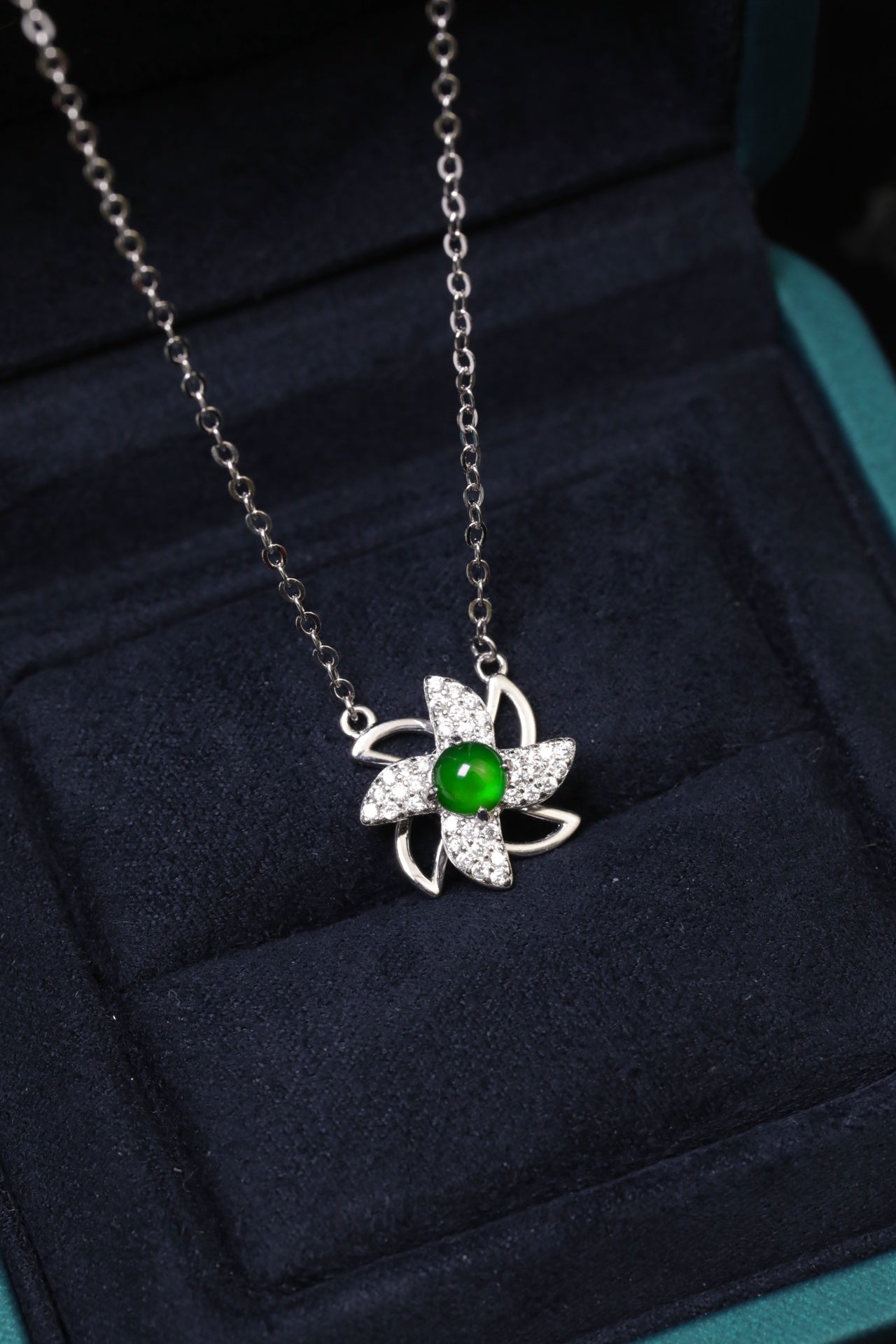 Rotatable Pinwheel Necklace