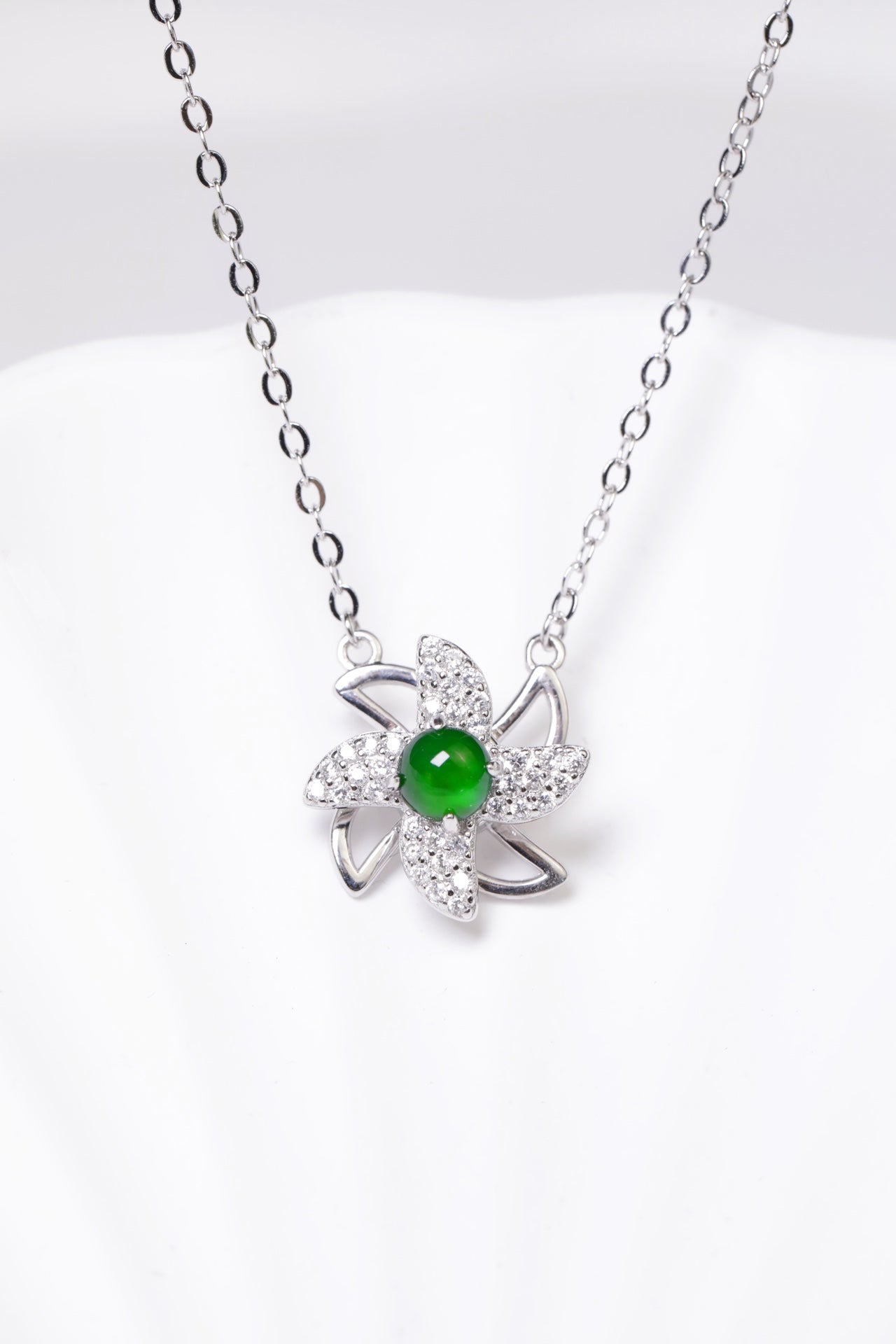 Rotatable Pinwheel Necklace