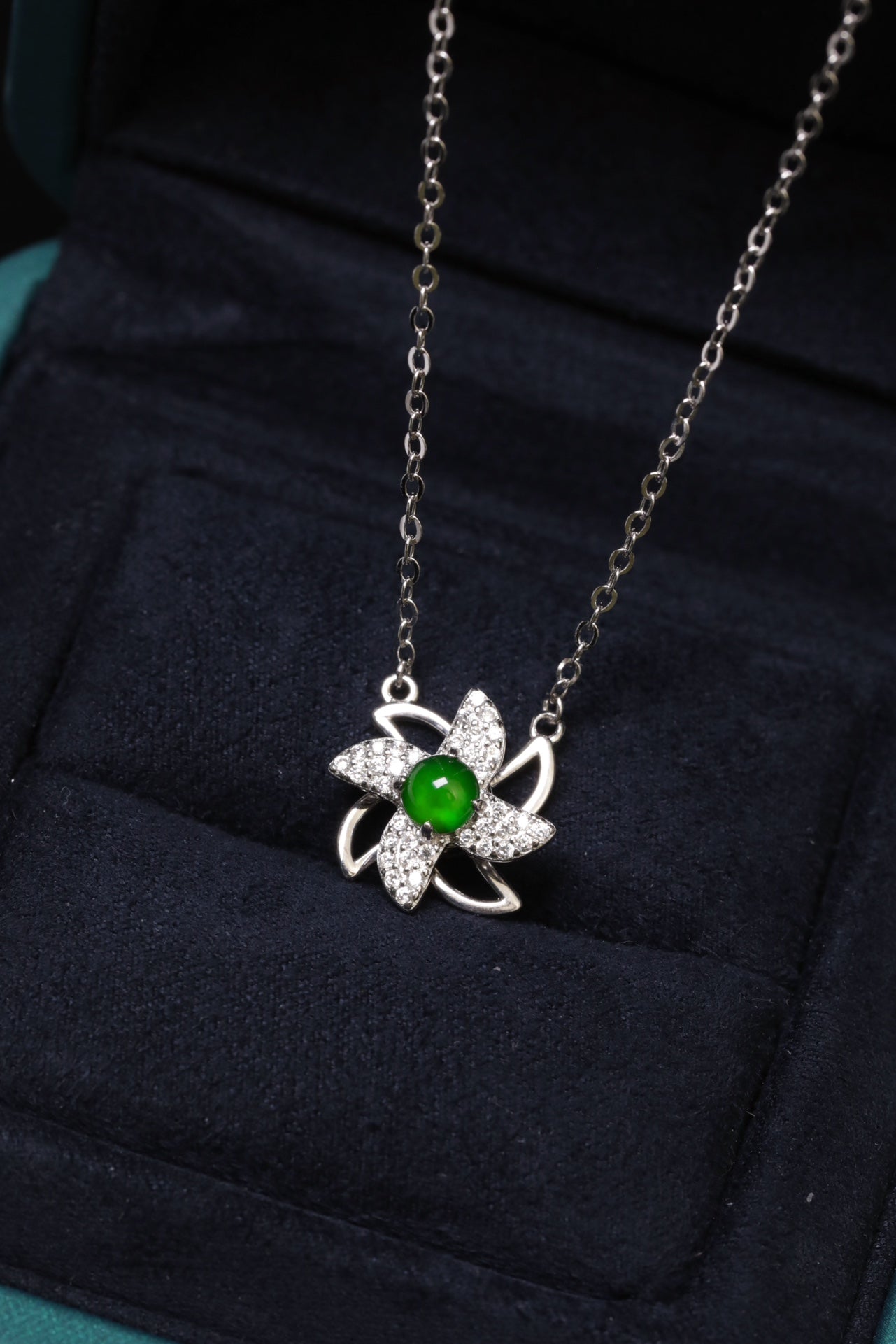 Rotatable Pinwheel Necklace