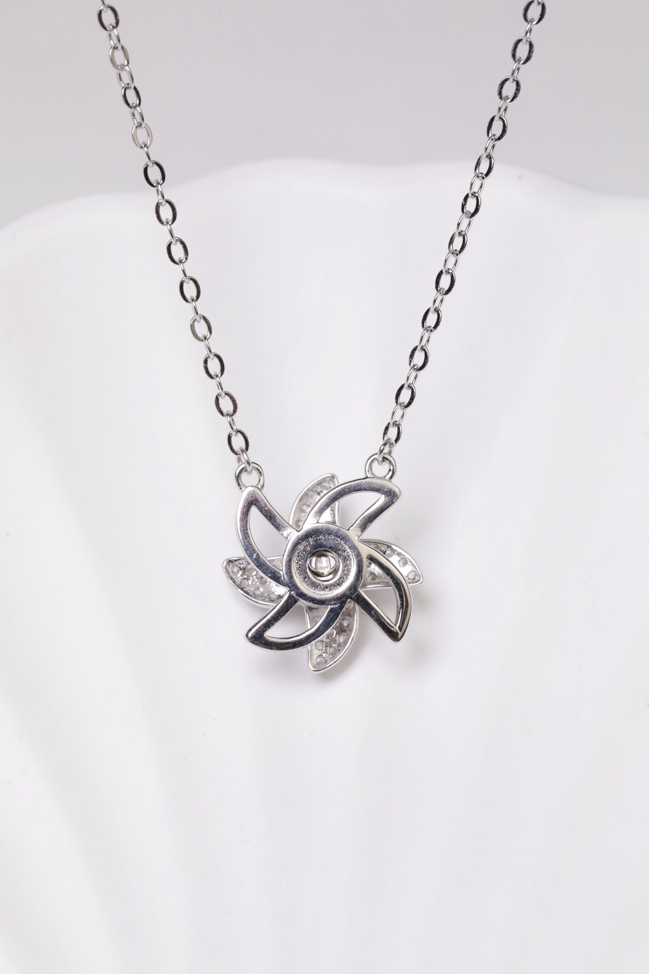 Rotatable Pinwheel Necklace