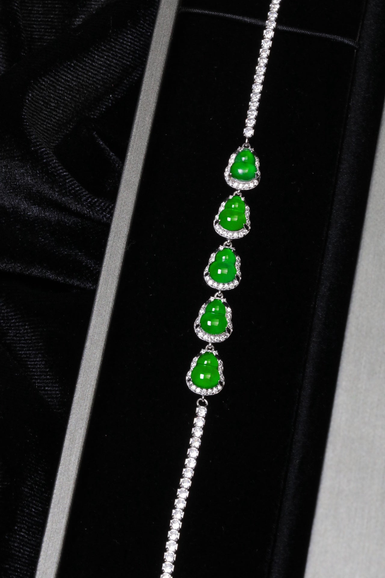 Diamond-Set Gourd Chain Bracelet