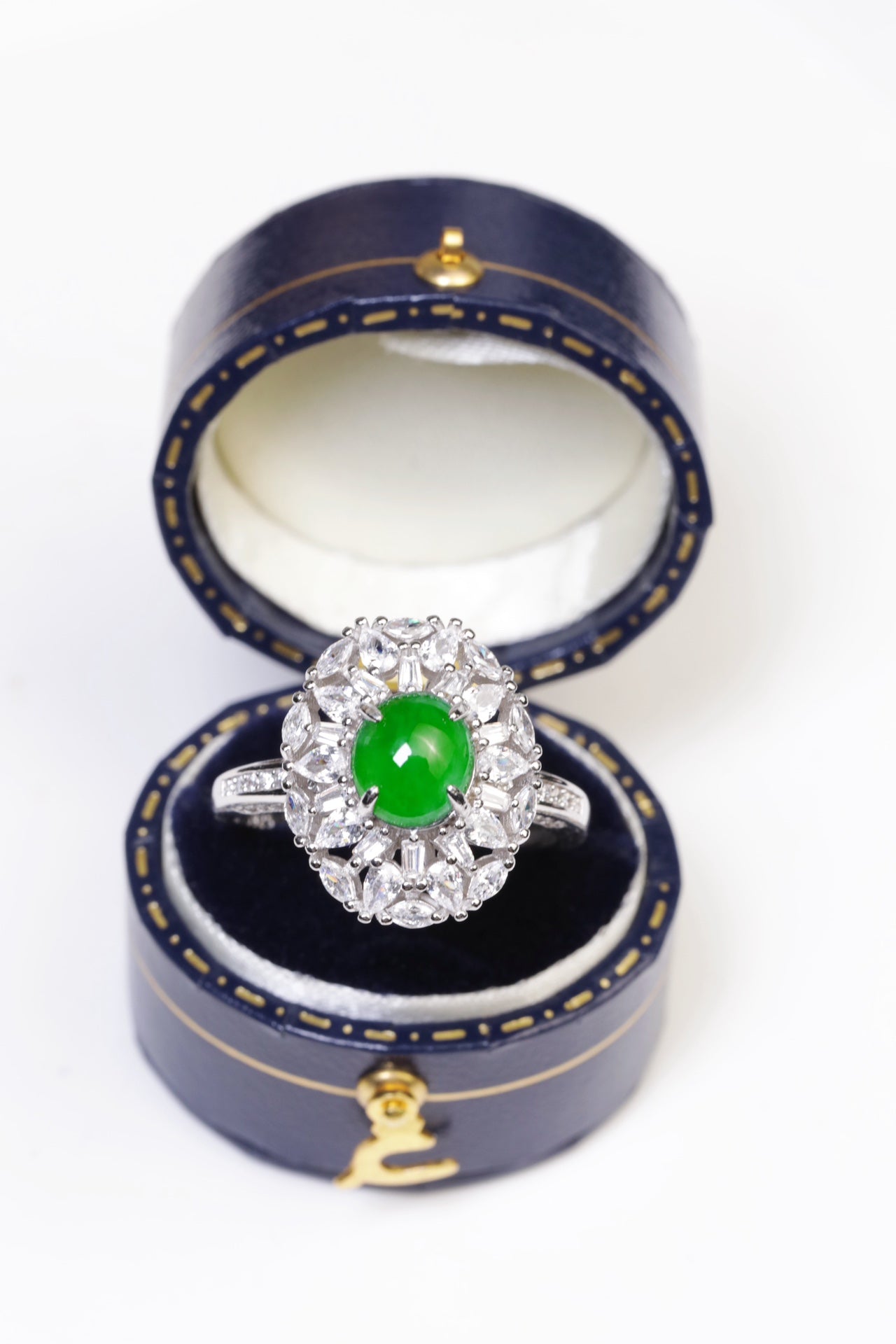 Egg-shaped ring S925 silver jade