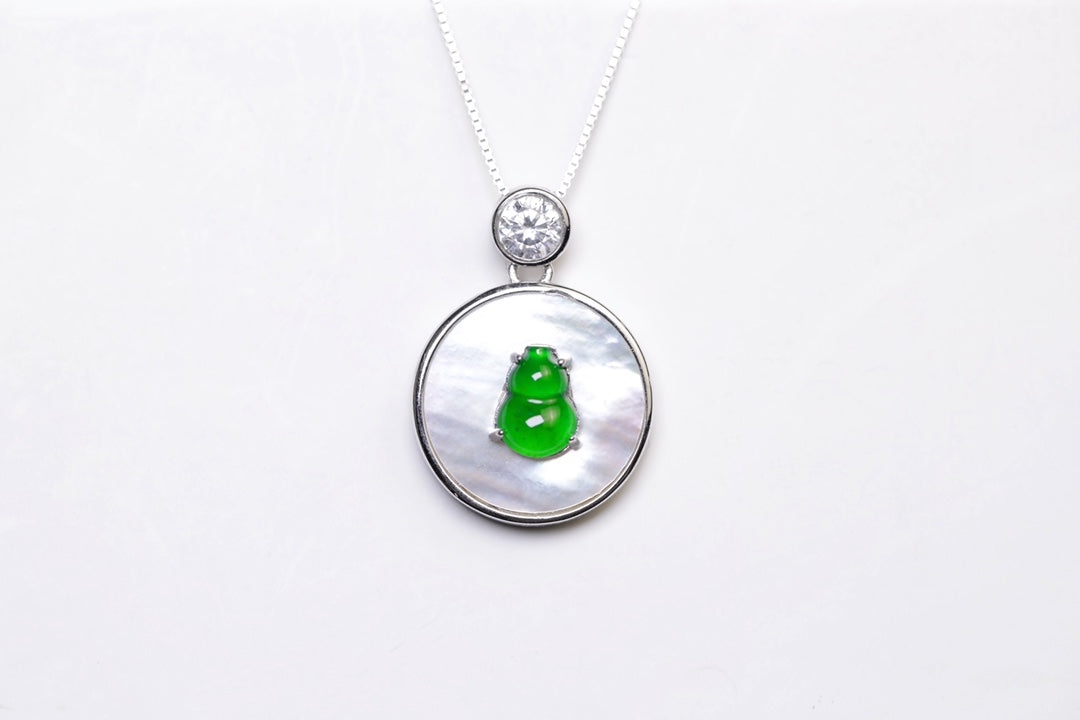 Silver Disc Gourd Pendant Necklace