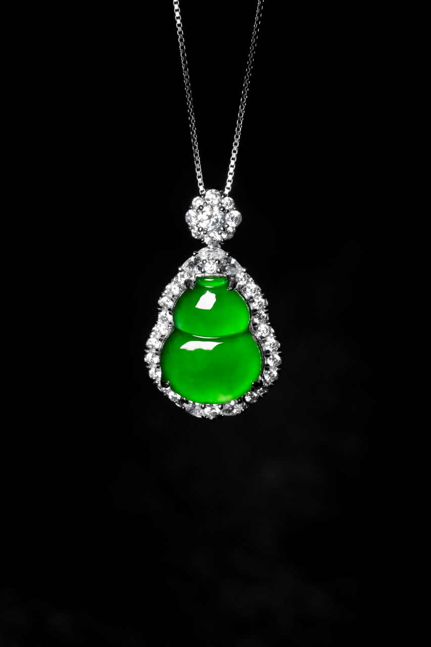 Diamond-Studded Gourd Pendant Necklace