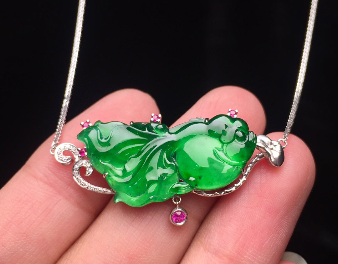 18K South African Diamond Spicy Green Goldfish Necklace Jadeite