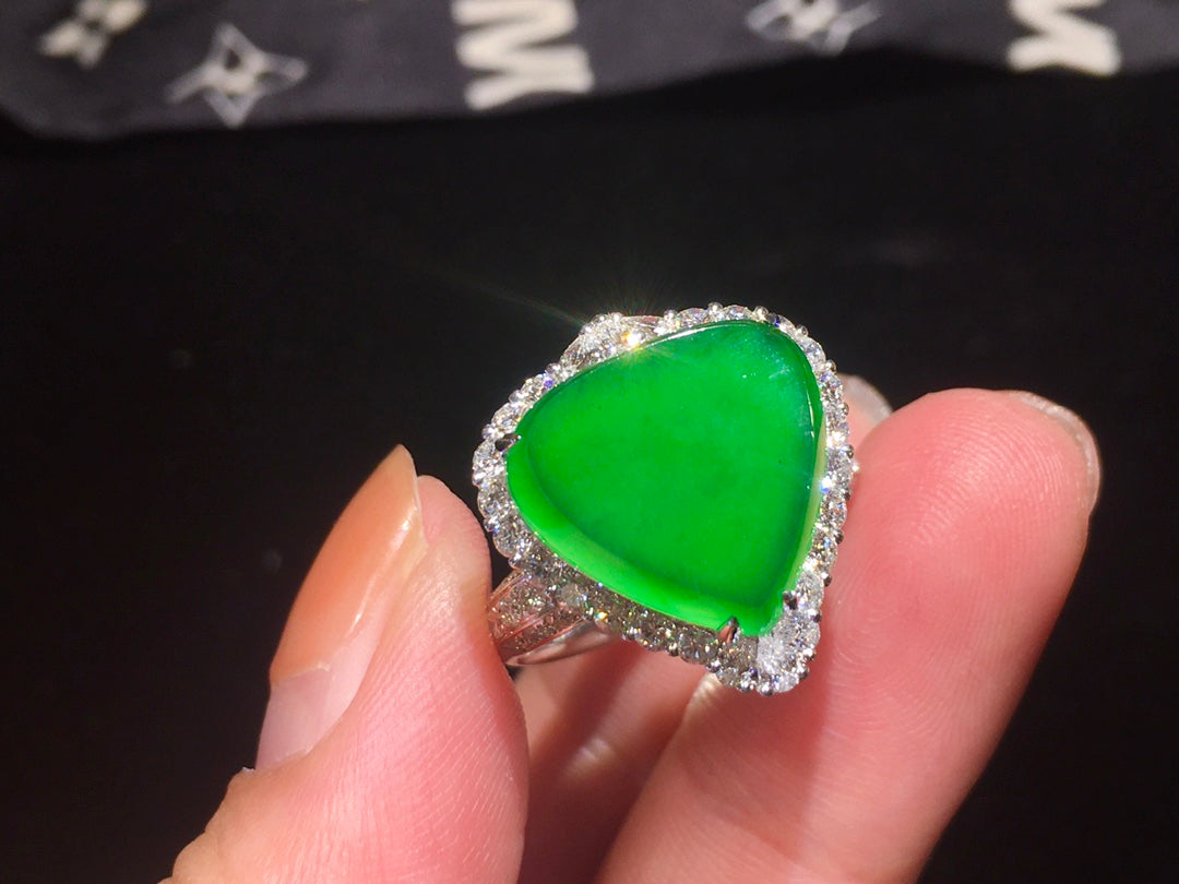 18K South African diamond heart-shaped ring emerald