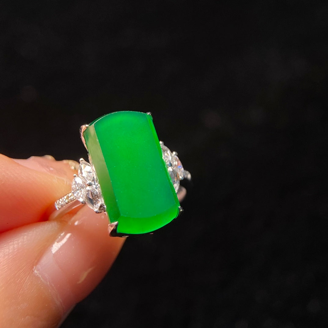 18K Diamond Saddle Ring Jadeite