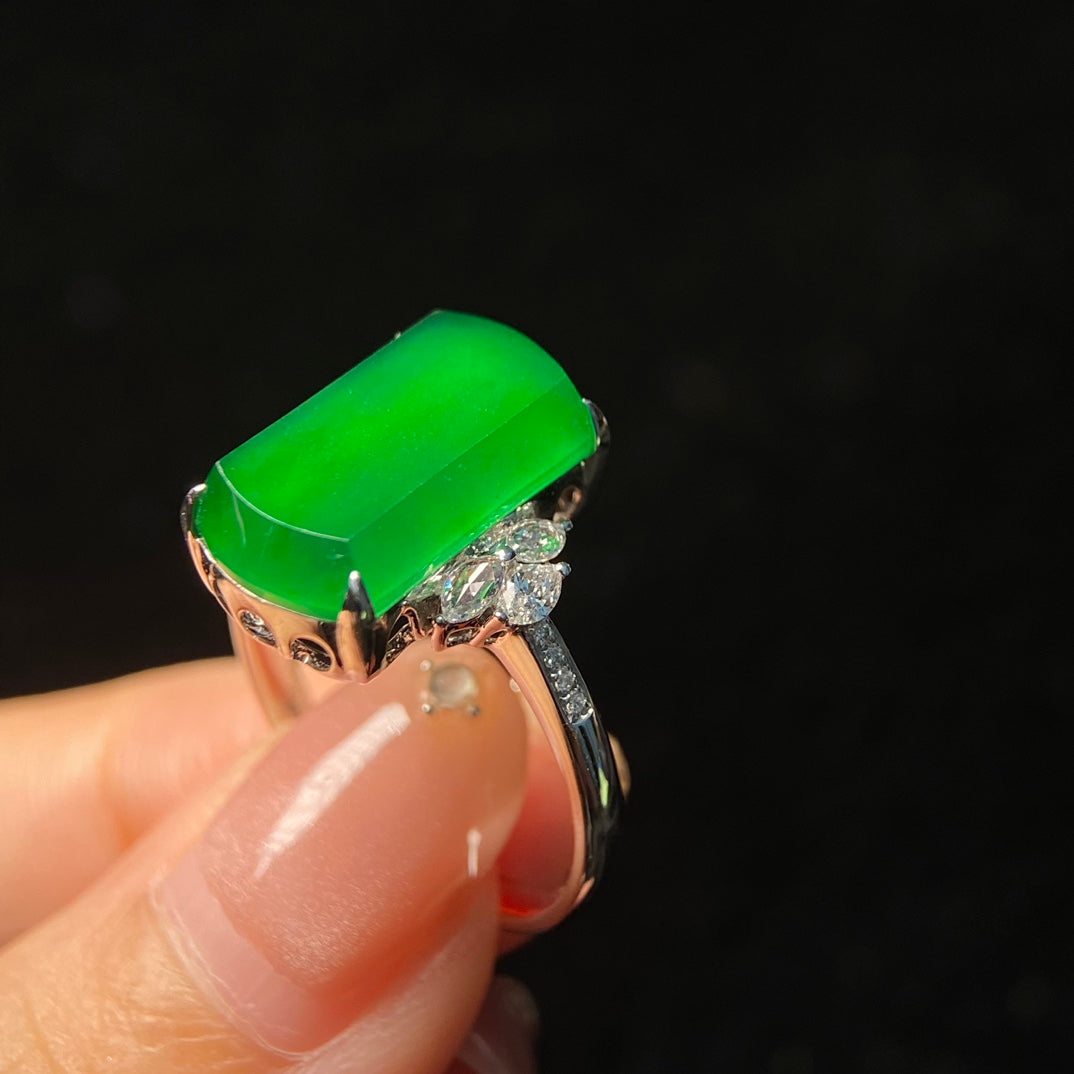 18K Diamond Saddle Ring Jadeite