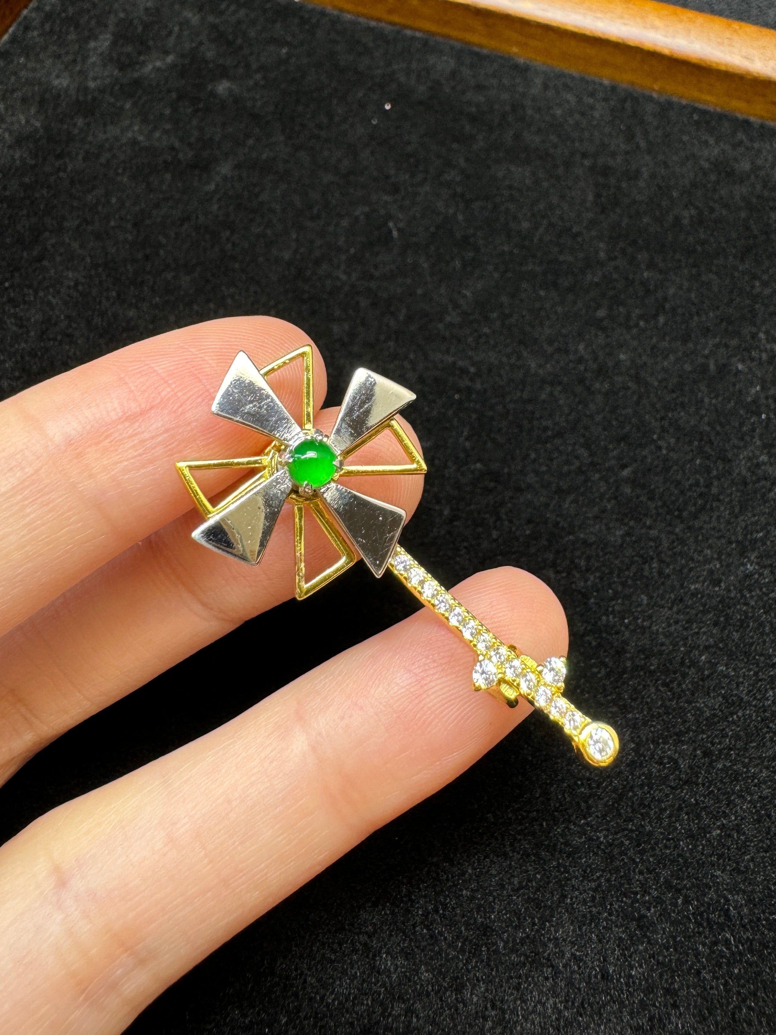 Rotatable Gold-Plated Windmill Brooch