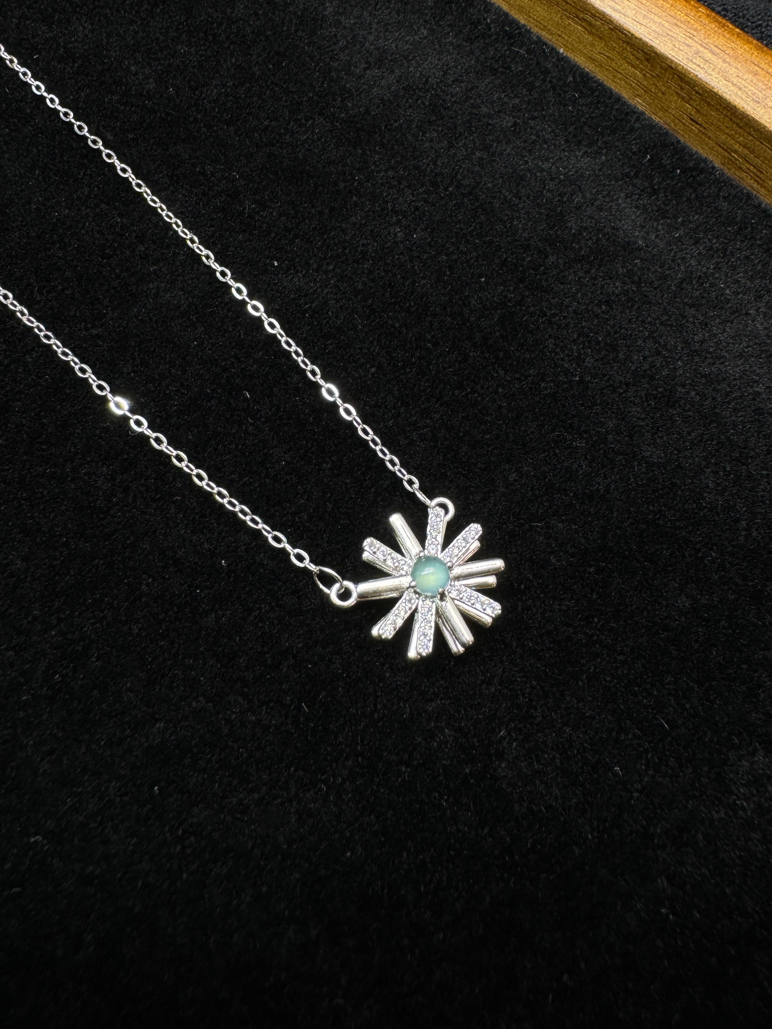 Rotatable Icy Jade Windmill Chain Necklace