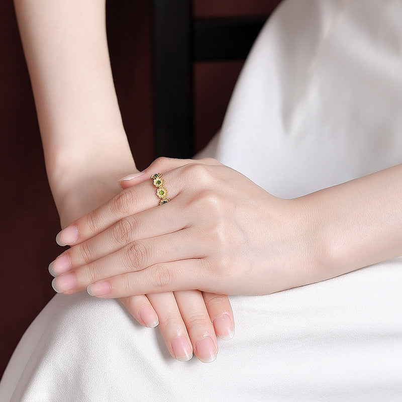 S925 sterling silver and Hetian jade daisy ring